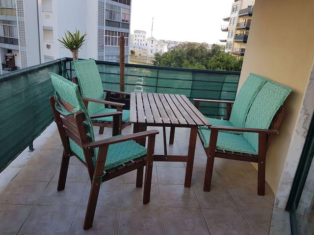 Quiet cozy Cascais balcony wifi parking 70sqm