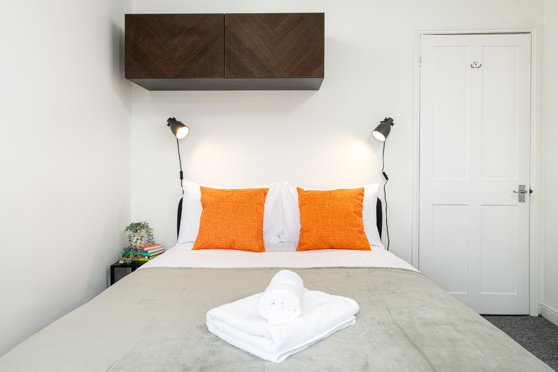 Extended Stays-Parking-Sleeps5-By FabAccommodation3