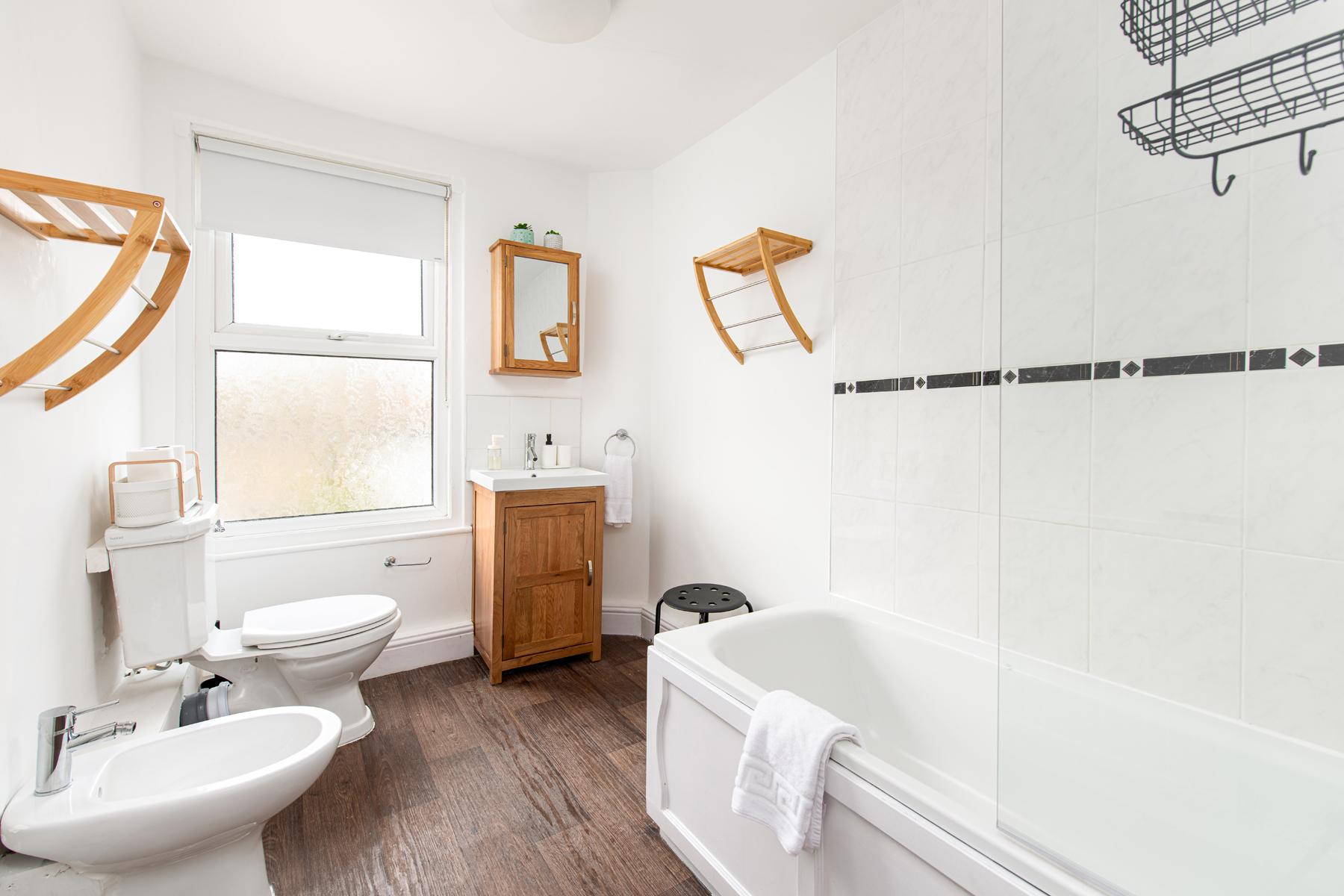 Extended Stays-Parking-Sleeps5-By FabAccommodation4