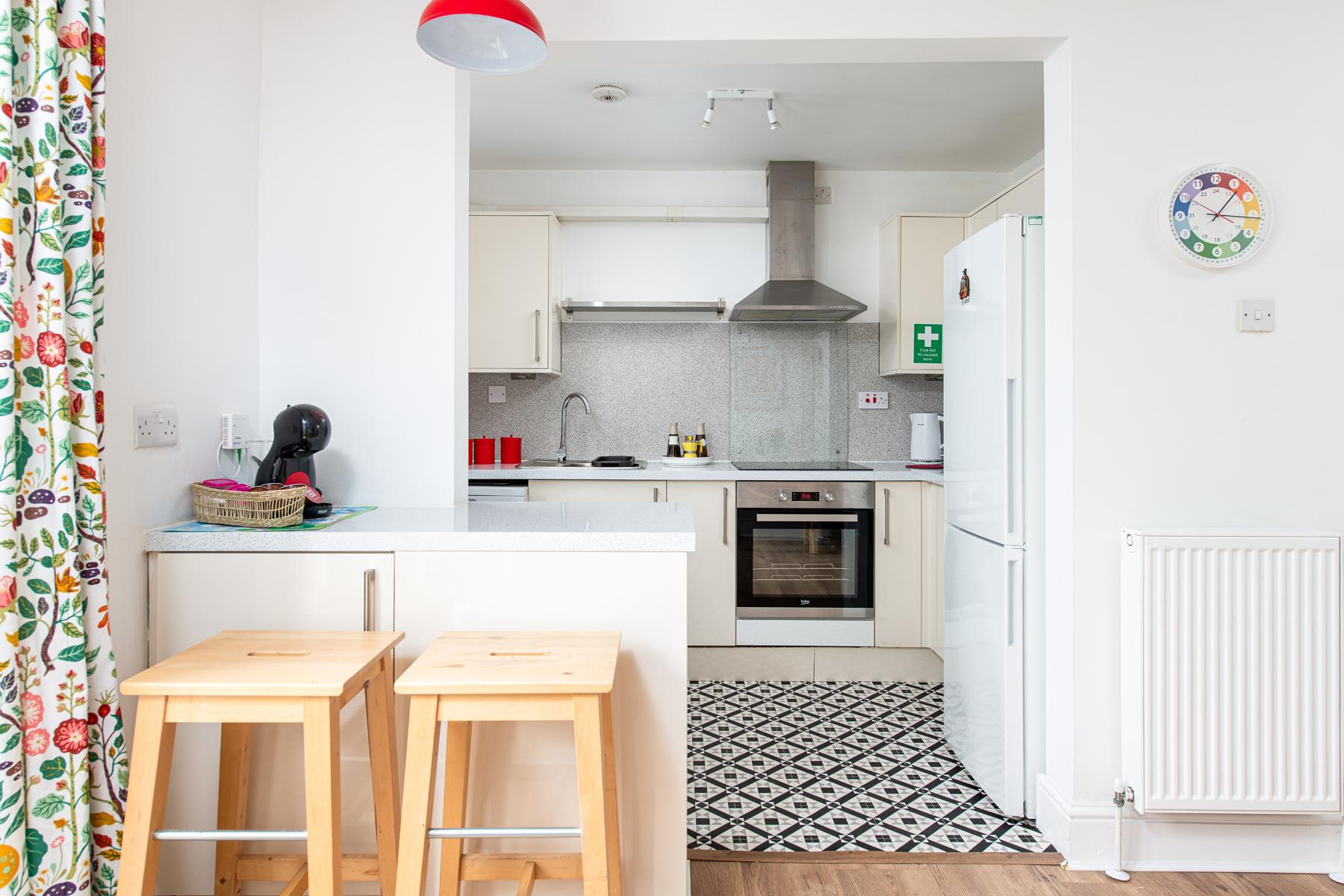 Extended Stays-Parking-Sleeps5-By FabAccommodation6