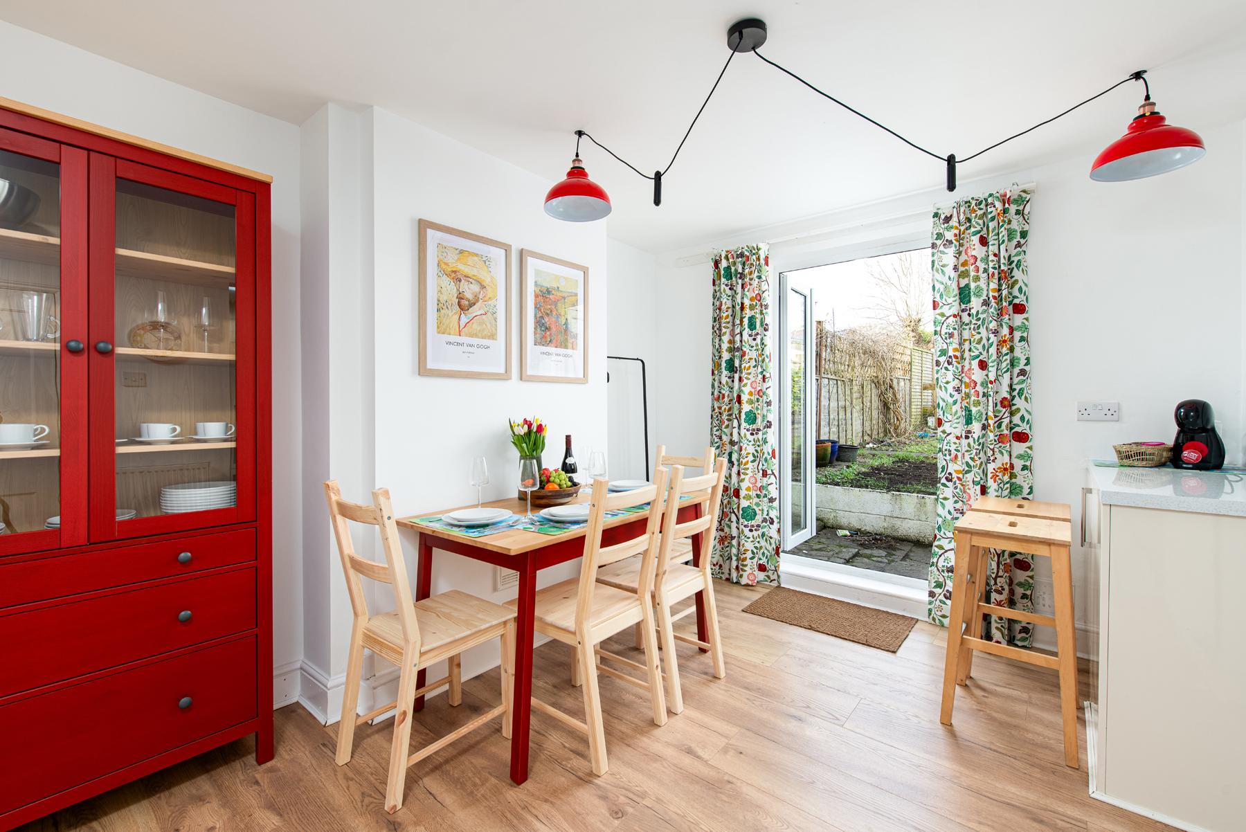 Extended Stays-Parking-Sleeps5-By FabAccommodation2