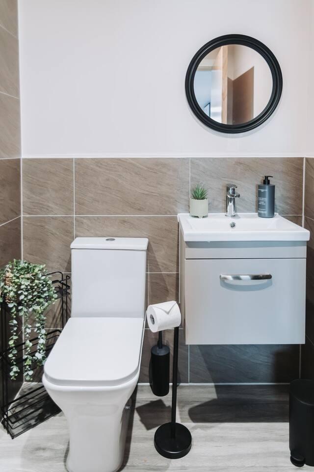 2Bed & 2Bath Apartment Nr Old Trafford+Parking3