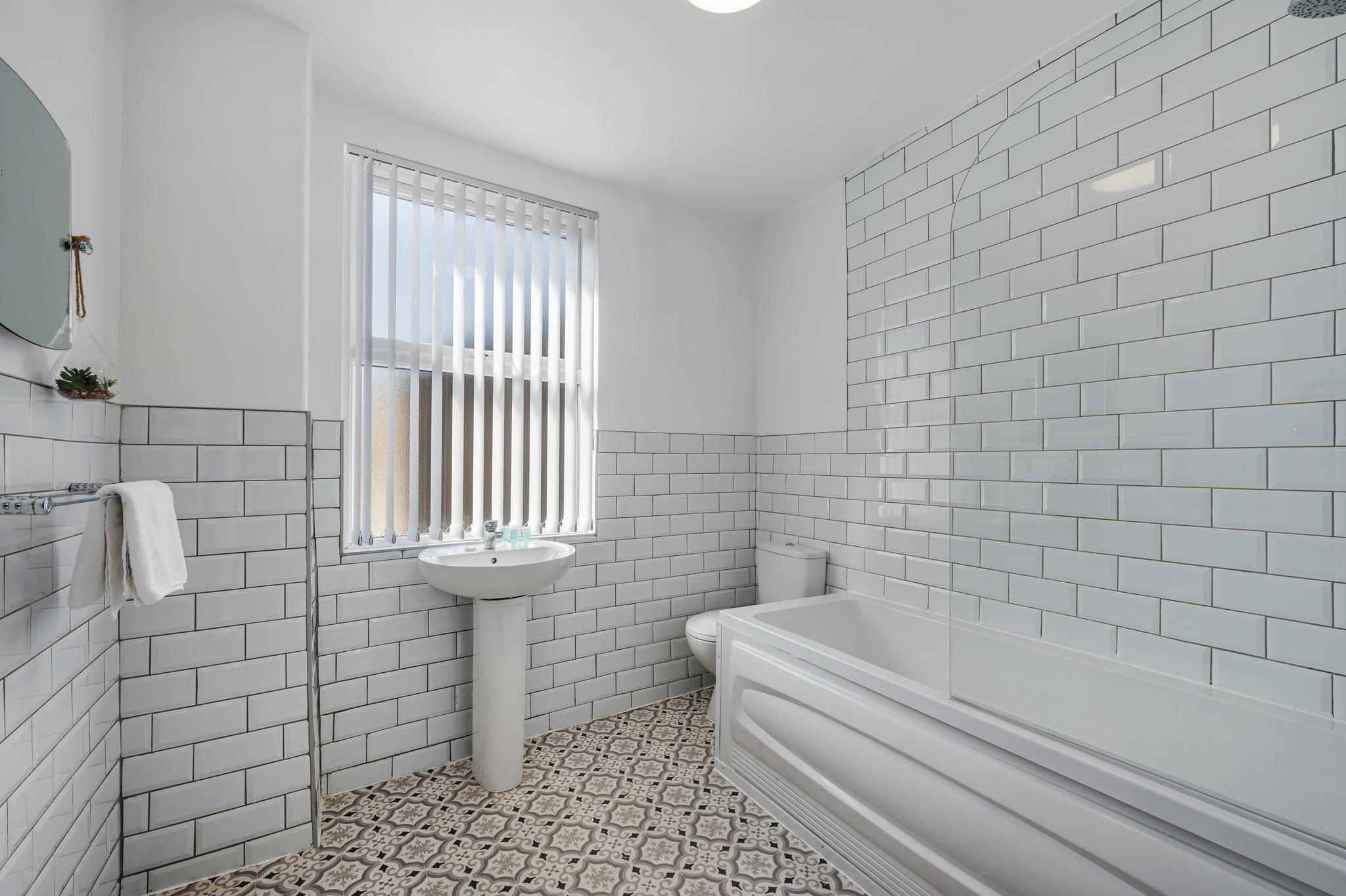 Cameron House | Air Host & Stay | 3BR sleeps 76