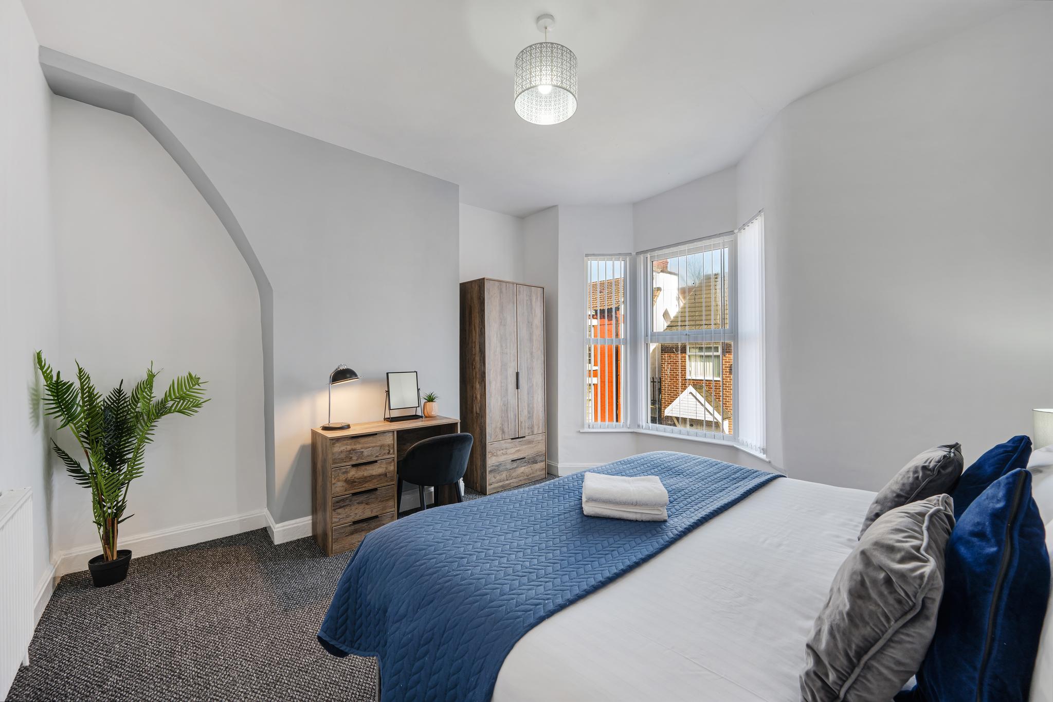 Cameron House | Air Host & Stay | 3BR sleeps 7