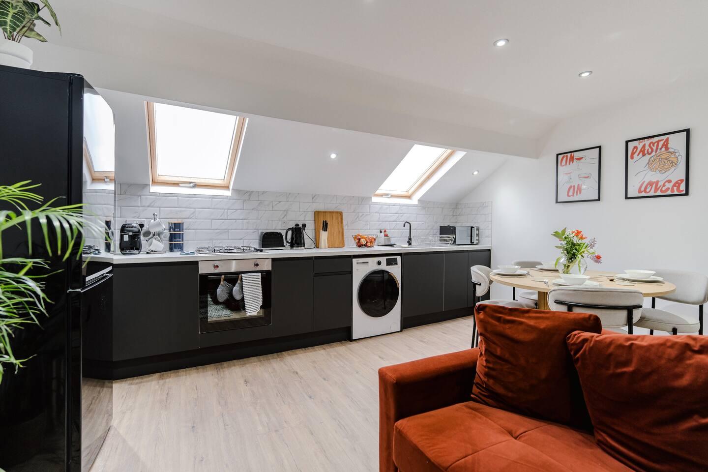 Stunning Sky view 2 BR Flat - Free WIFI, Parking4