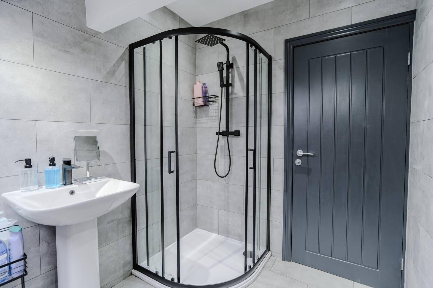 Stunning Sky view 2 BR Flat - Free WIFI, Parking5