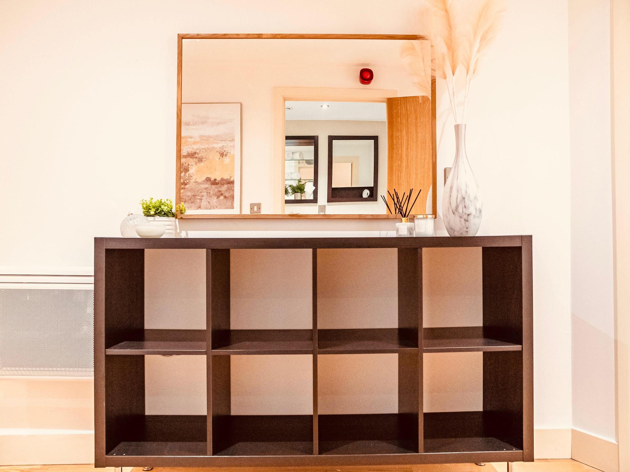 2 Bed Apart by Leeds Dock with Balcony River View3