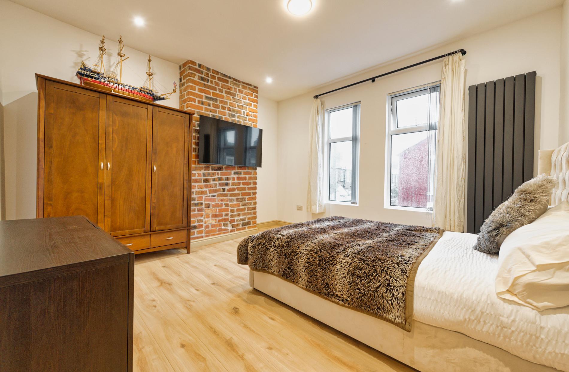 4-BR Liverpool House: Free Parking & Self Check-in2