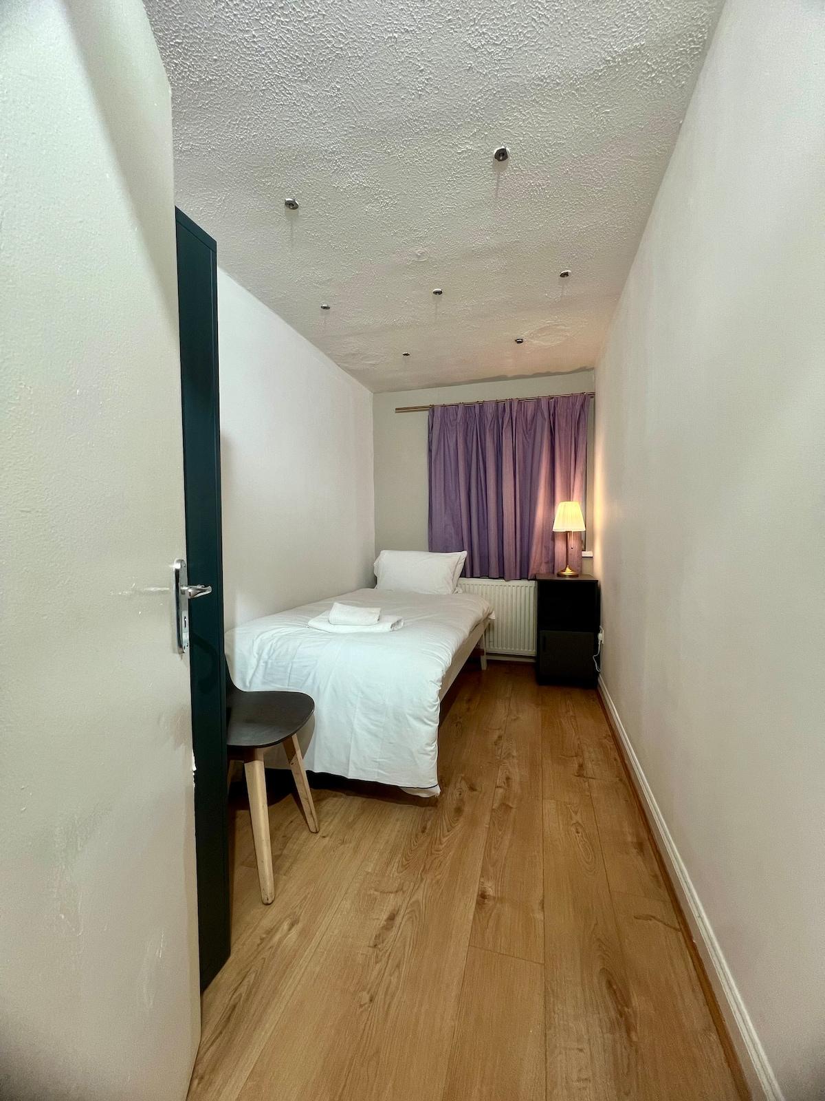 Bright 3-Bed Home for Professional Stays4