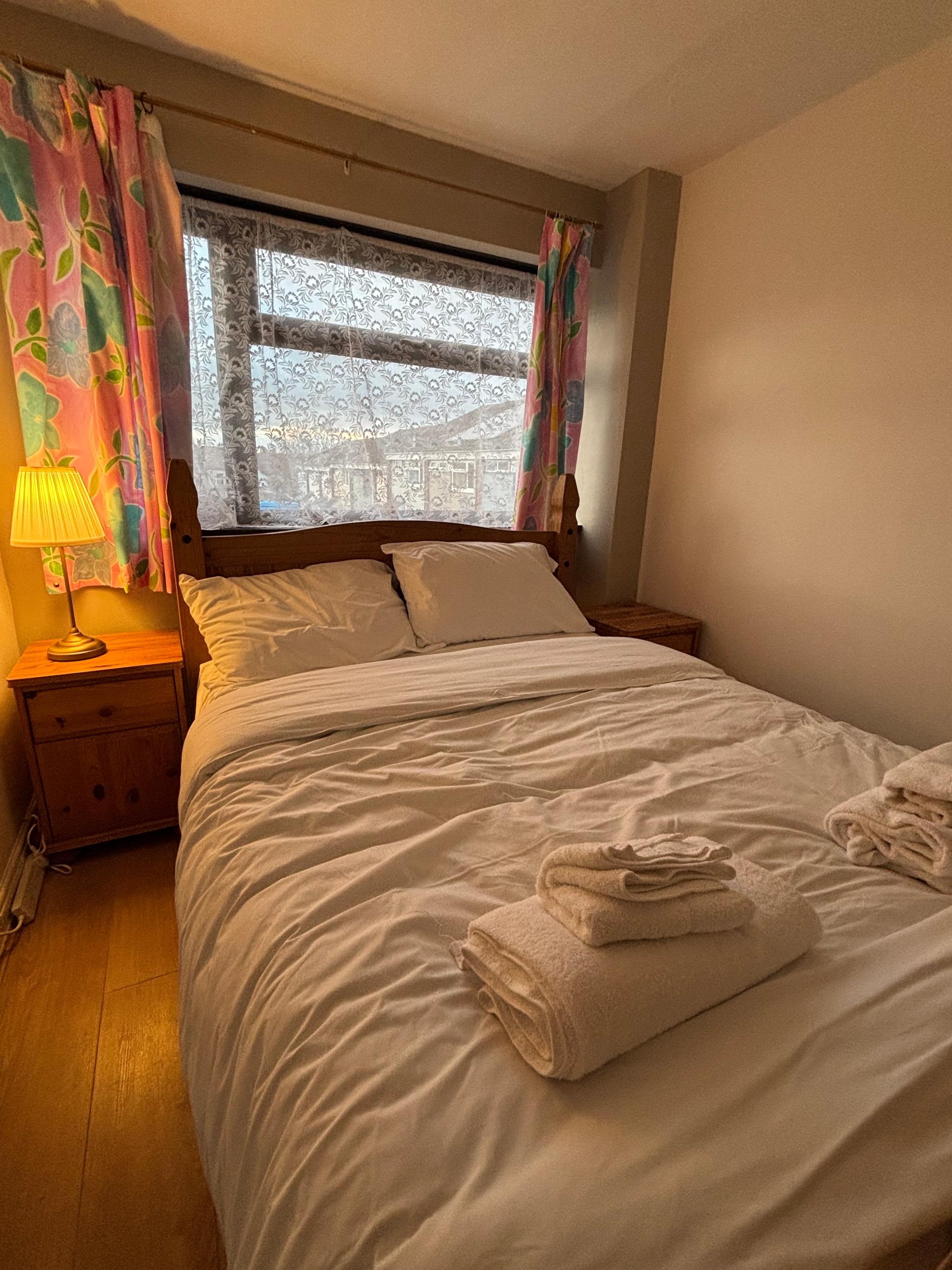 Bright 3-Bed Home for Professional Stays2