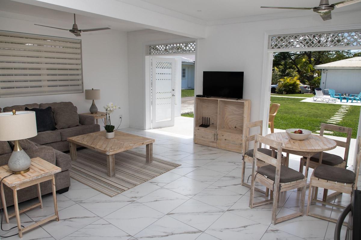 Summer Getaway: 2Bed Bungalow with Private Pool2