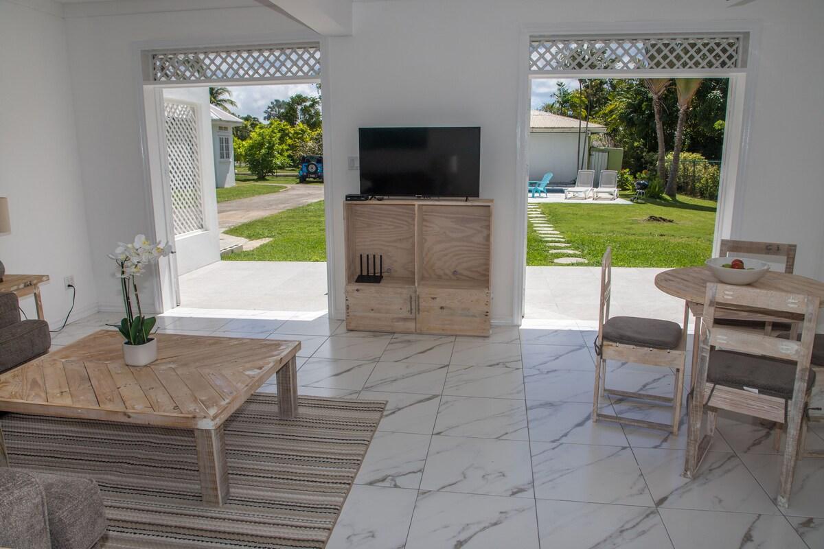 Summer Getaway: 2Bed Bungalow with Private Pool3