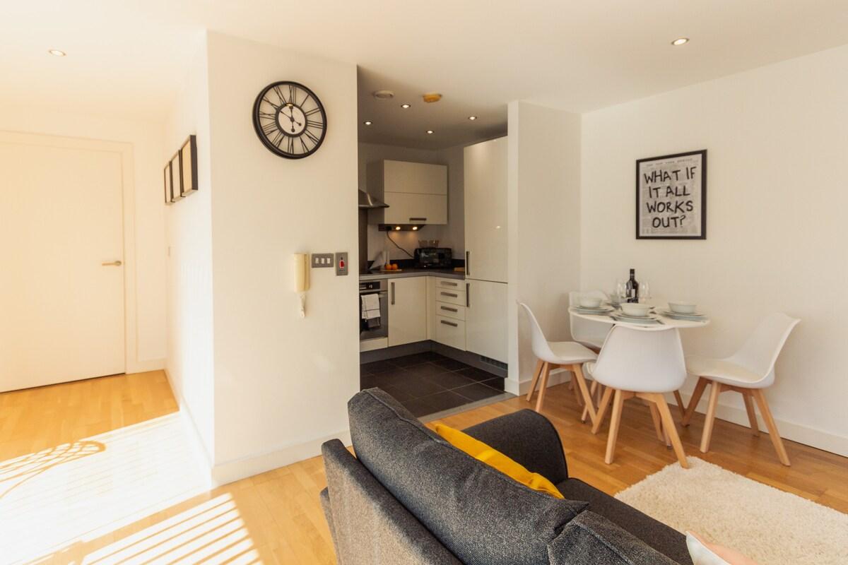 Central Gem: Cosy 2BR with Private Balcony3