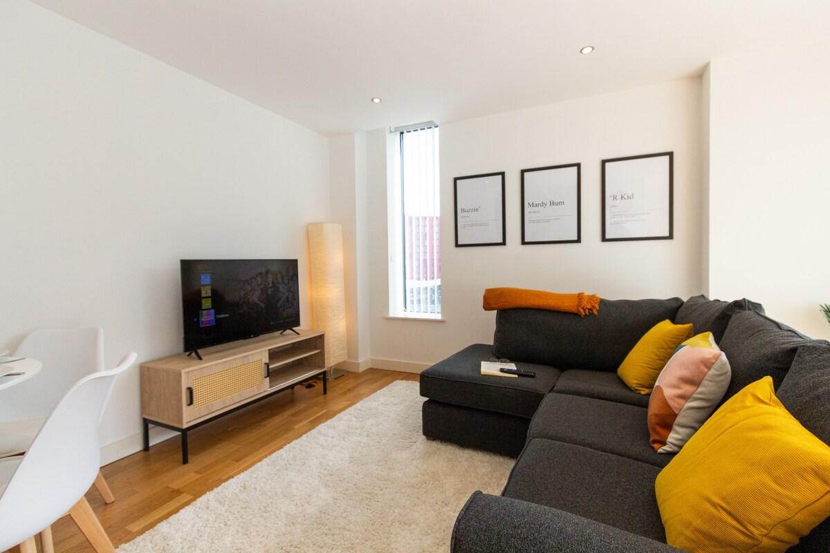 Central Gem: Cosy 2BR with Private Balcony5