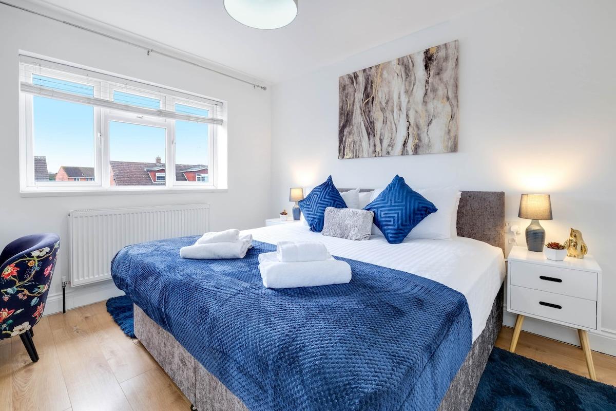 3 Bedroom House with Parking in Windsor