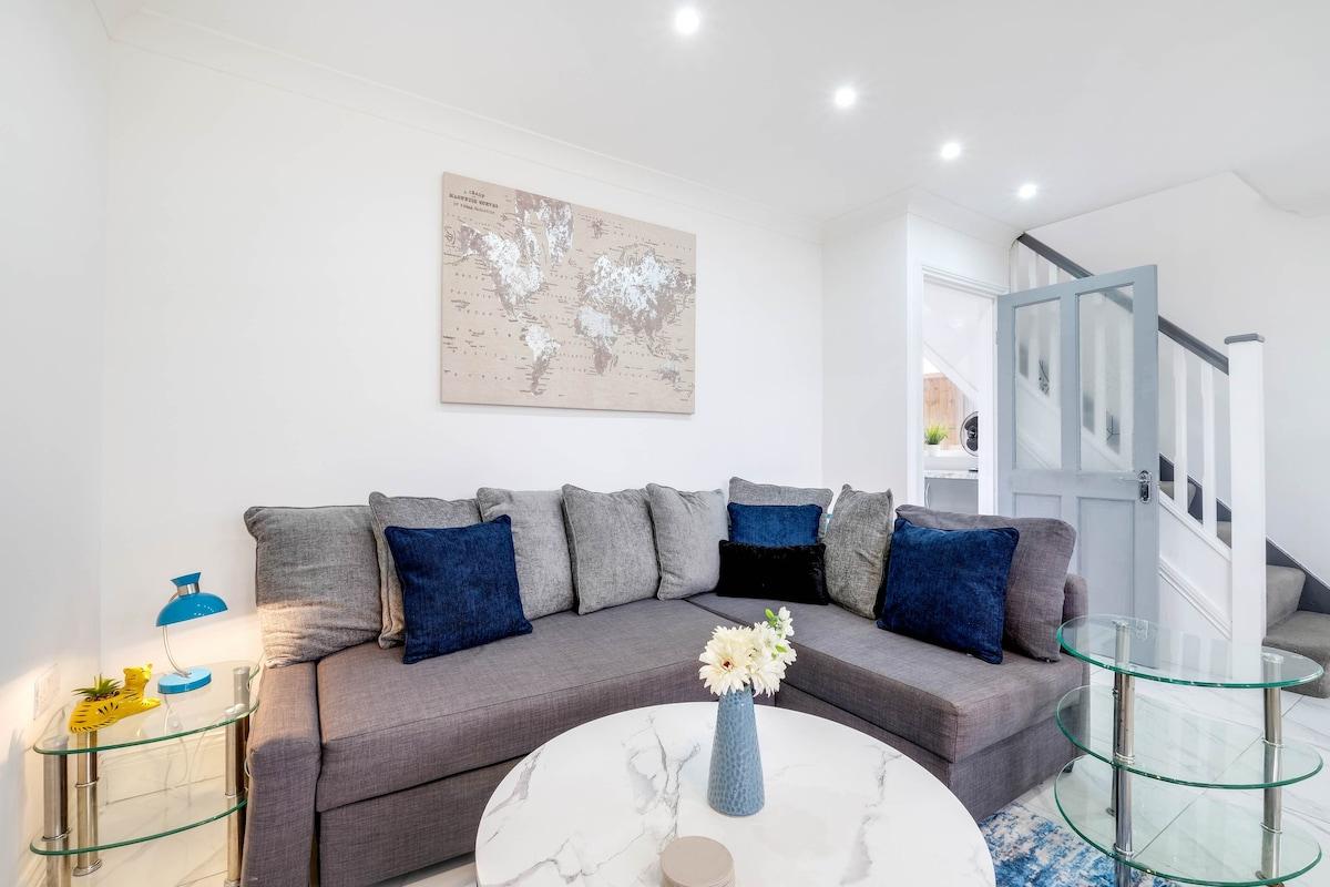 3 Bedroom House with Parking in Windsor3