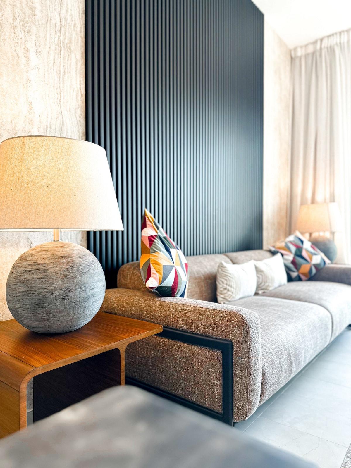 Stunning 1 Bed Large Luxury Apt w/ Pool by Luxaura2