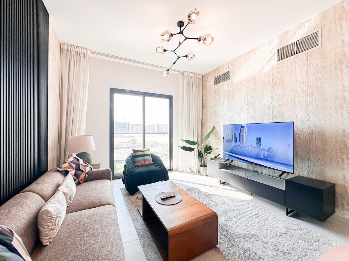 Stunning 1 Bed Large Luxury Apt w/ Pool by Luxaura3