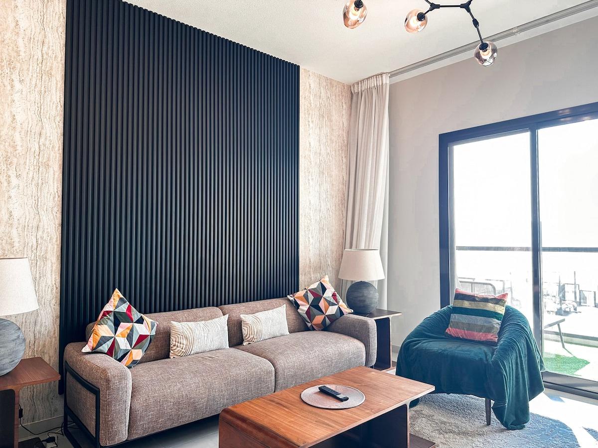 Stunning 1 Bed Large Luxury Apt w/ Pool by Luxaura5