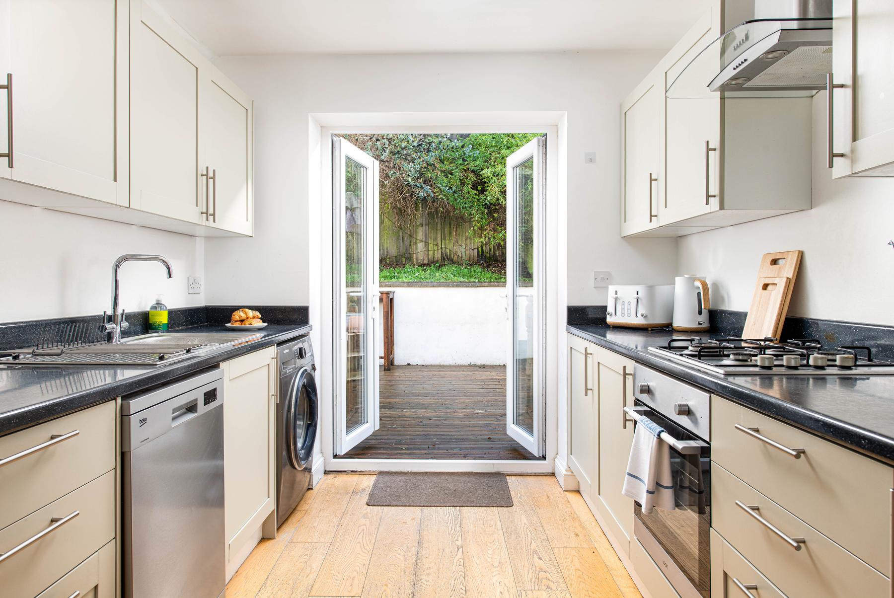 Business & Group Stays-5 Bed Townhouse-Sleeps 95
