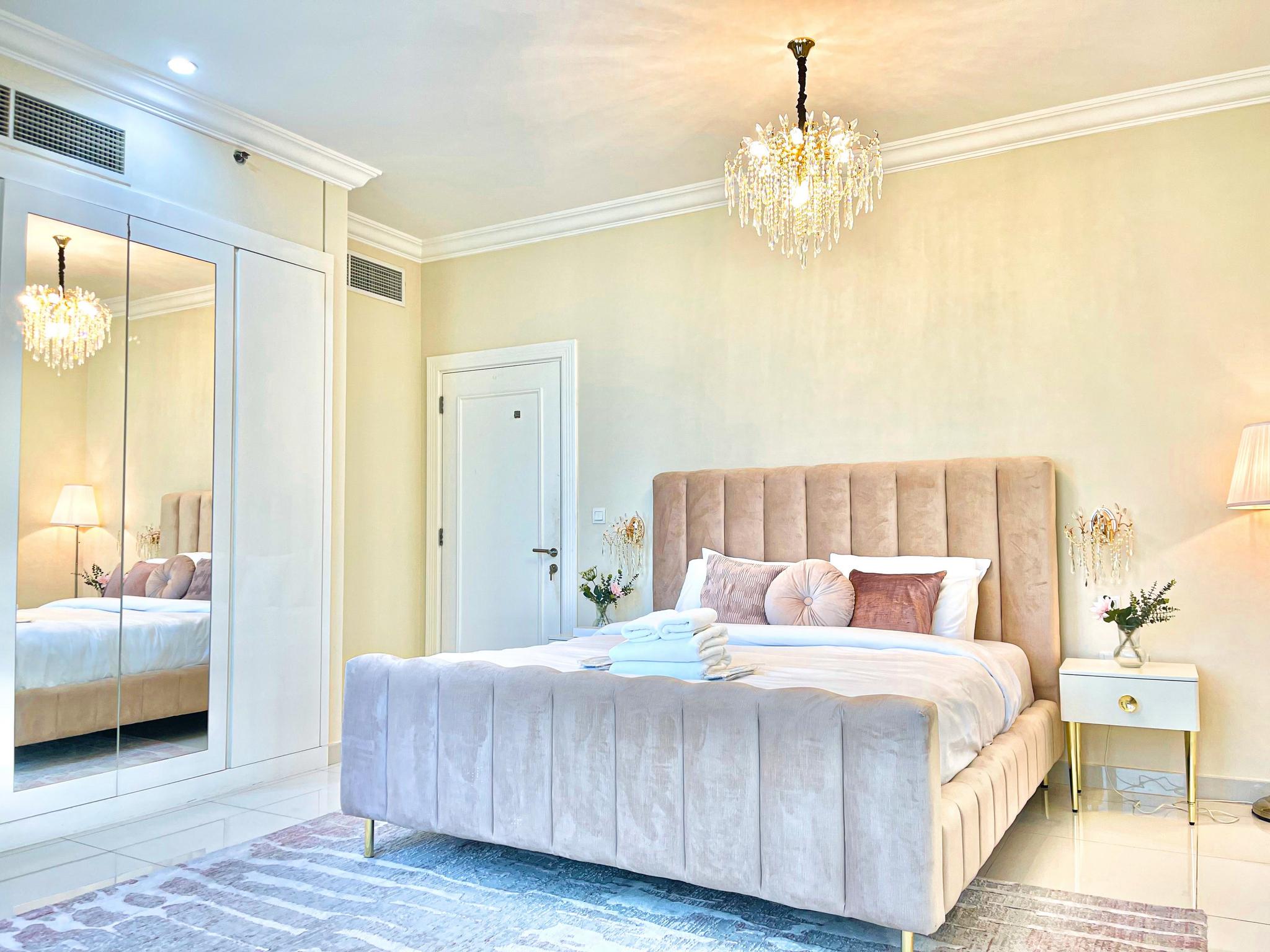 2 Bedroom Apt in Damac Capital Bay by Luxaura6