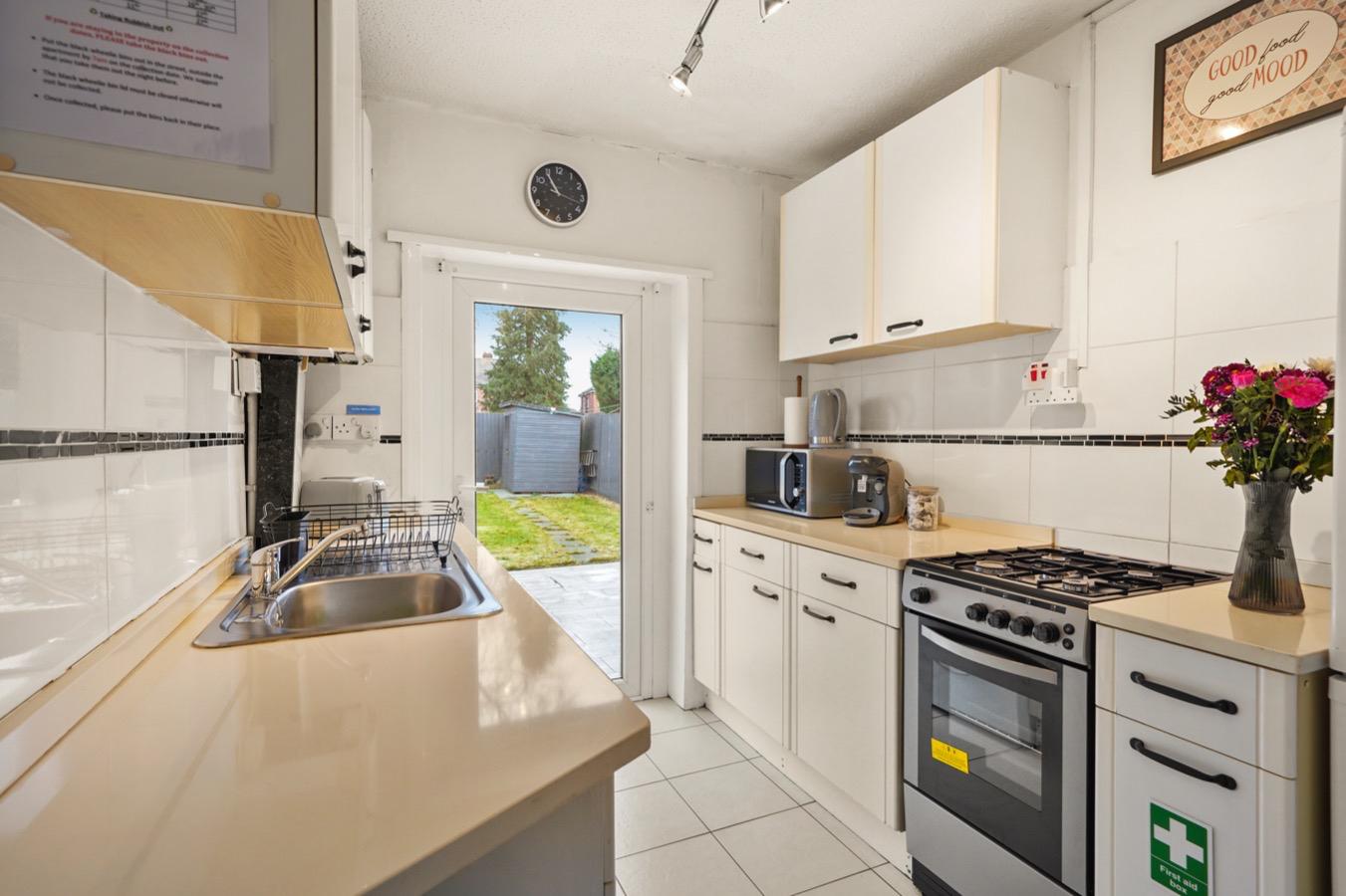 Business & Family Stays-2 Bed-Parking x2 & Garden5