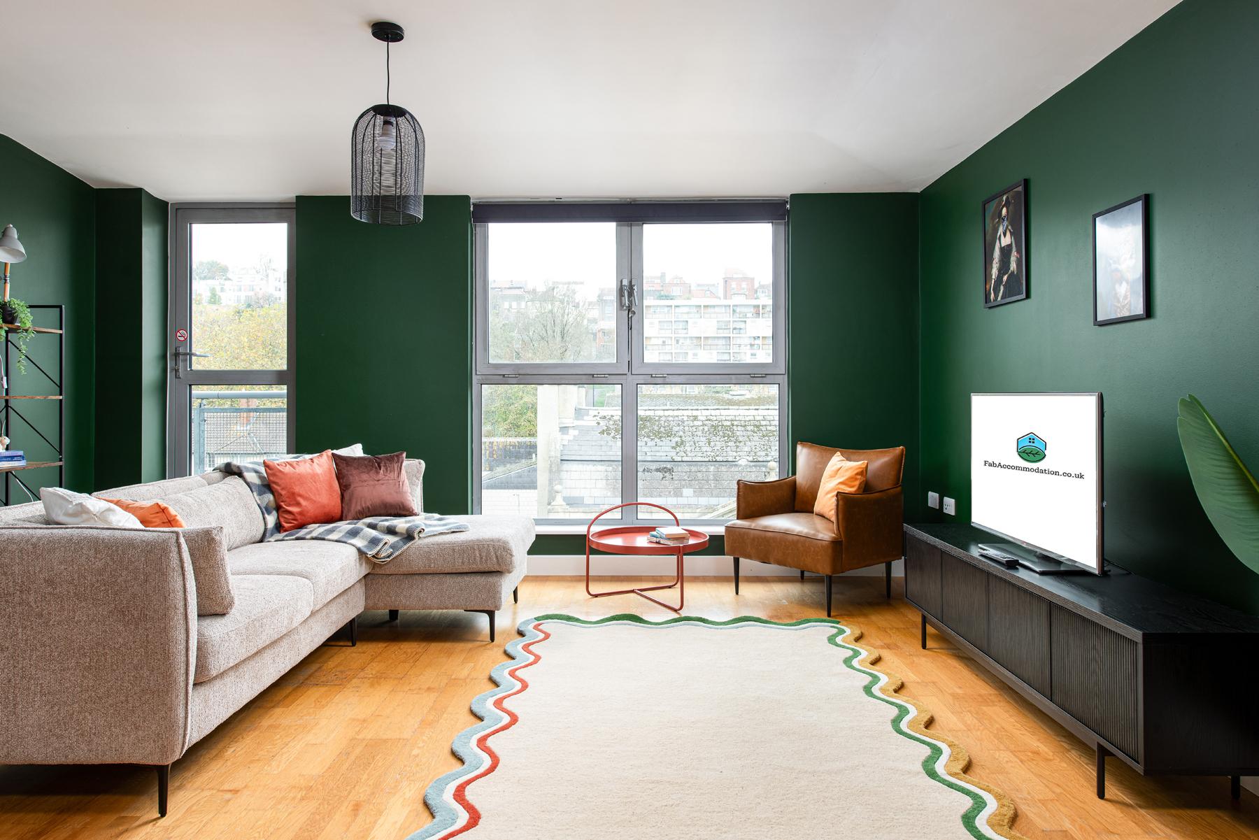 Central-3Bedroom-2Bath-Parking-By FabAccommodation