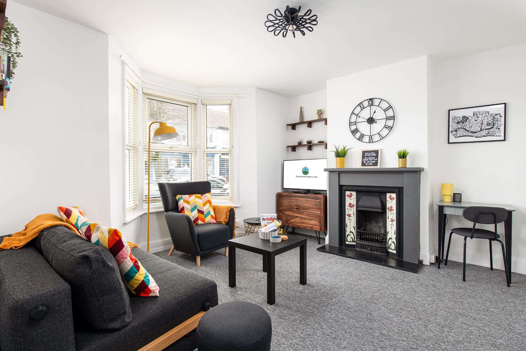 Extended Stays-Parking-Sleeps5-By FabAccommodation