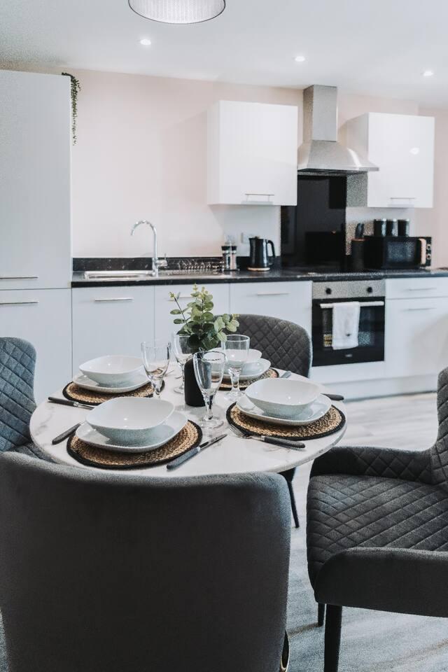 2Bed & 2Bath Apartment Nr Old Trafford+Parking4