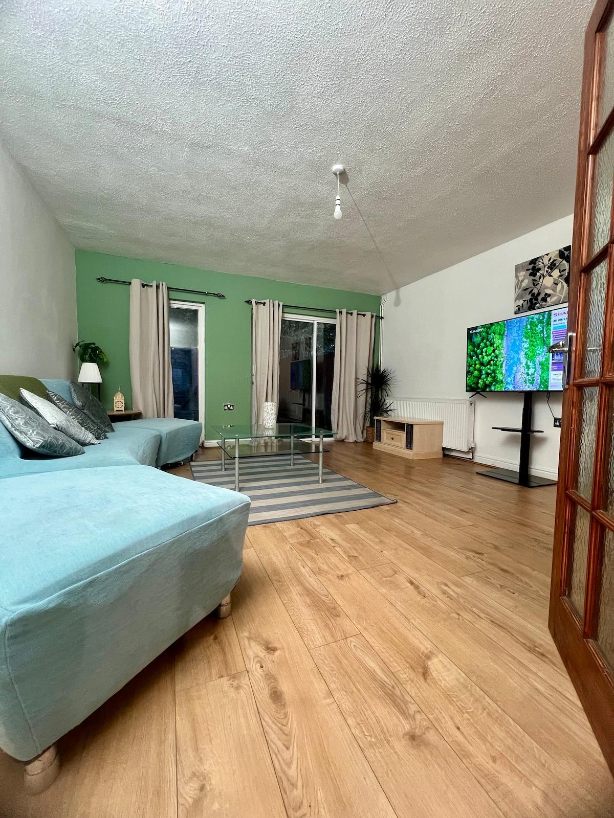 Bright 3-Bed Home for Professional Stays