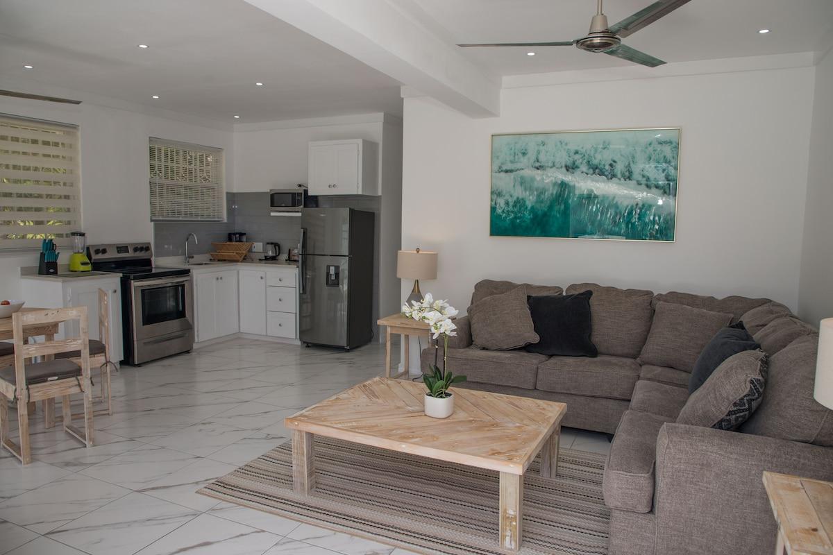 Summer Getaway: 2Bed Bungalow with Private Pool